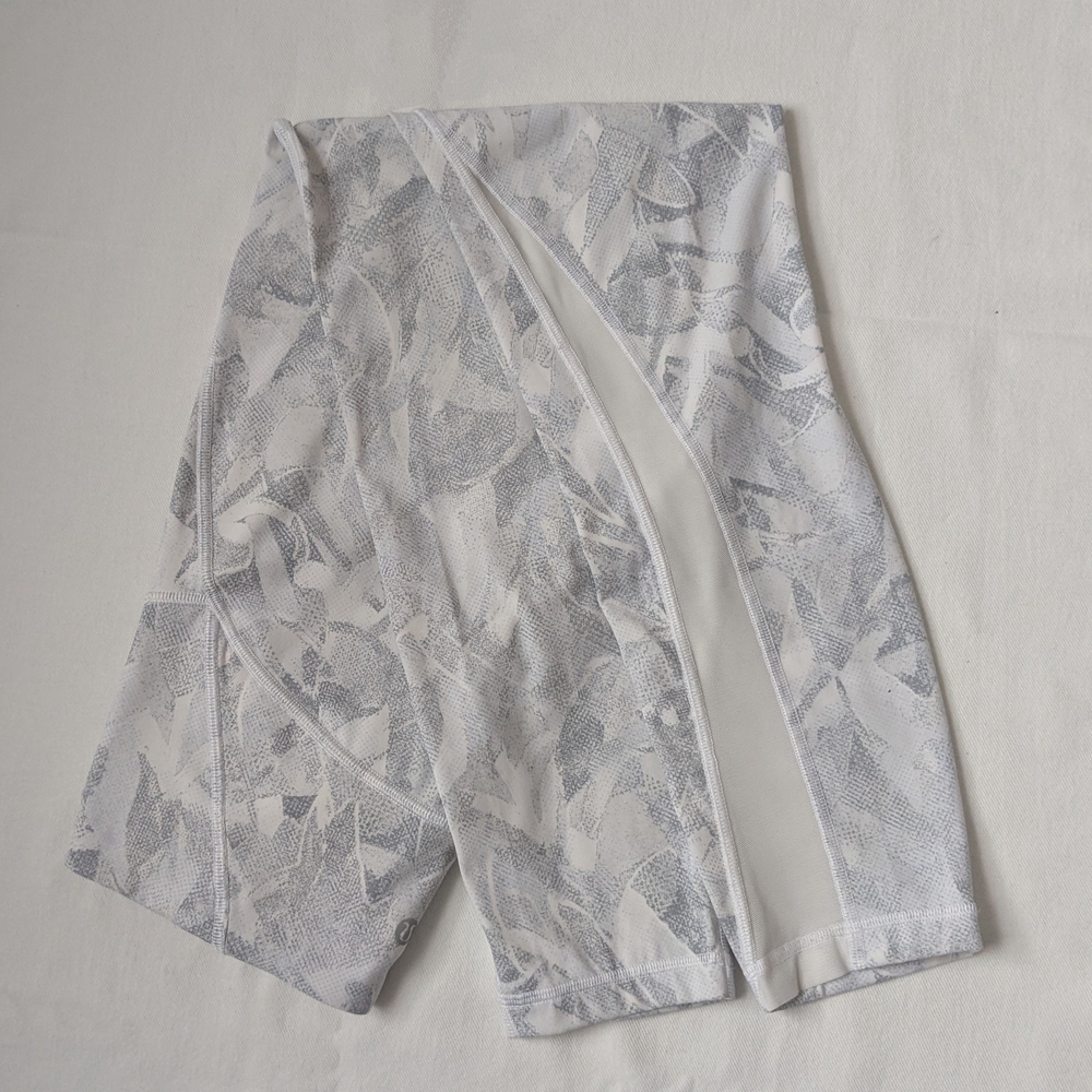 Lululemon Train Times 7/8 Pant Inseam 25"Jasmine White Multi / White
